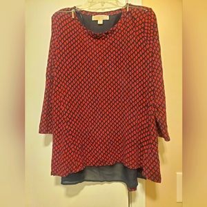 Baby doll top with Zipper shoulder detail!